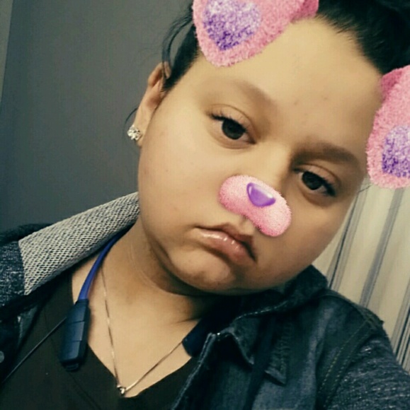 Meet your Posher, Nicole - Picture 1 of 1